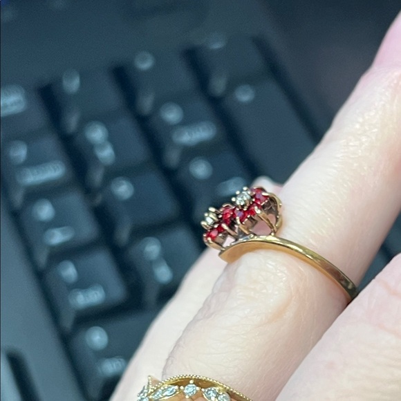 Elegant 10k gold Red Floral Ring - Picture 9 of 9